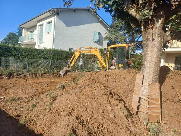 Travaux de terrassement pleine masse en profondeur pour la construction d’un garage à Lagnieu dans l’Ain
