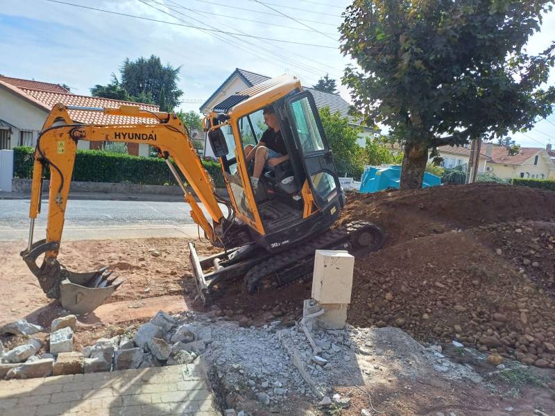 Travaux de terrassement pleine masse en profondeur pour la construction d’un garage à Lagnieu dans l’Ain