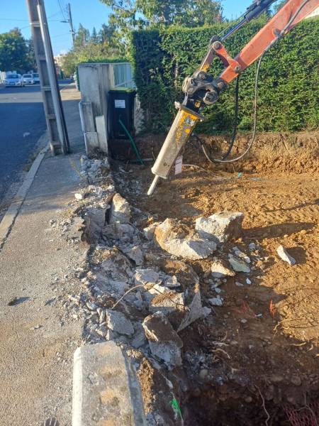 Travaux de terrassement pleine masse en profondeur pour la construction d’un garage à Lagnieu dans l’Ain